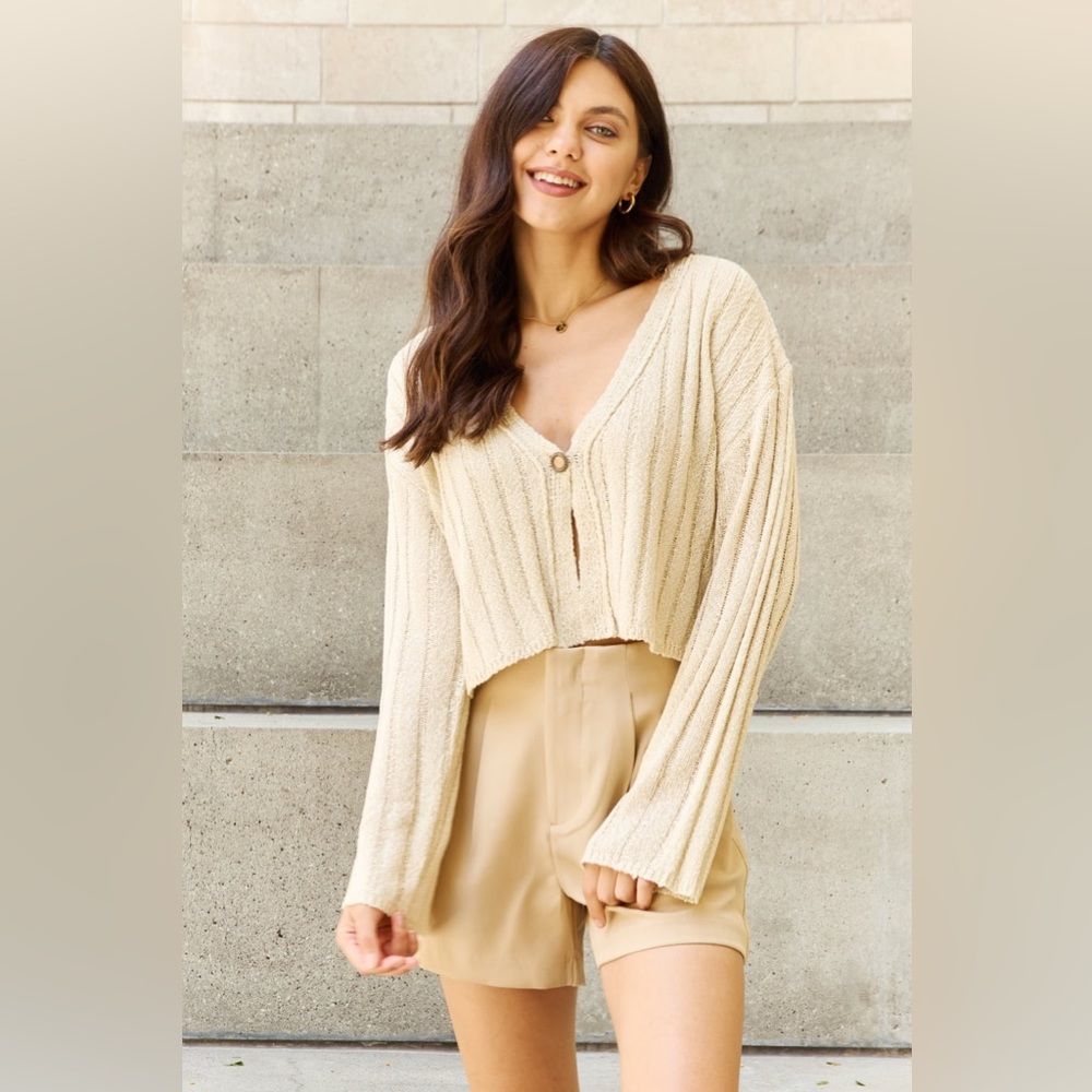 (Last Size!) Flared Sleeve Button Cropped Cardigan - Picture 5 of 8